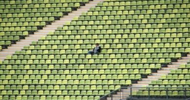 stade foot vide