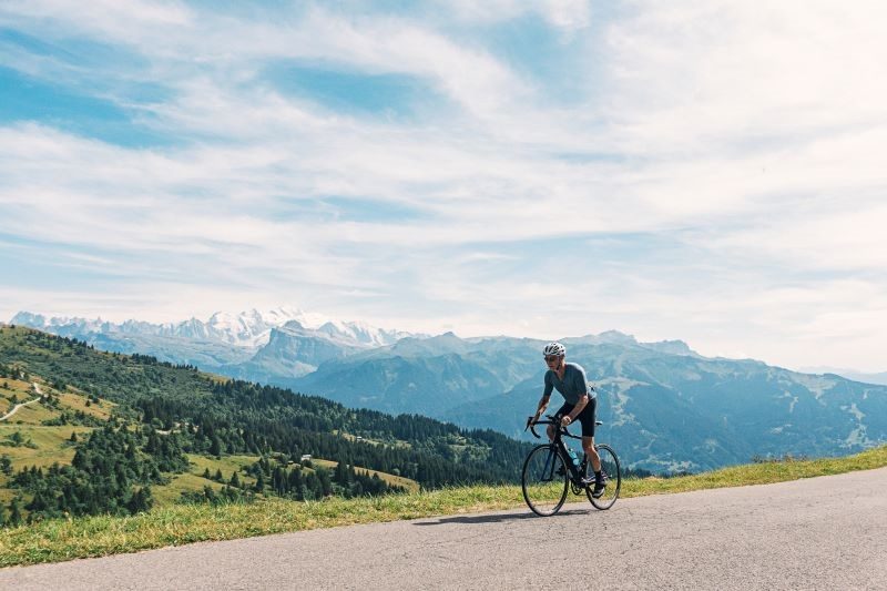 Cycliste, route du Lubéron