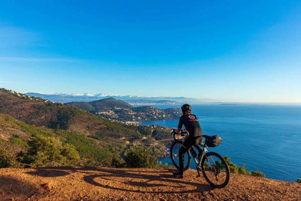 Avec sa "Belle Evasion", l'ultra-cycliste Axel Carion part à la rencontre des Français 1