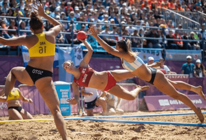 Le Beach Handball débarque cet été sur la plage de Lacanau