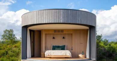 Au coeur des volcans d'Auvergne, Killian Jornett accueille des hôtes dans une mini-maison de verre 4