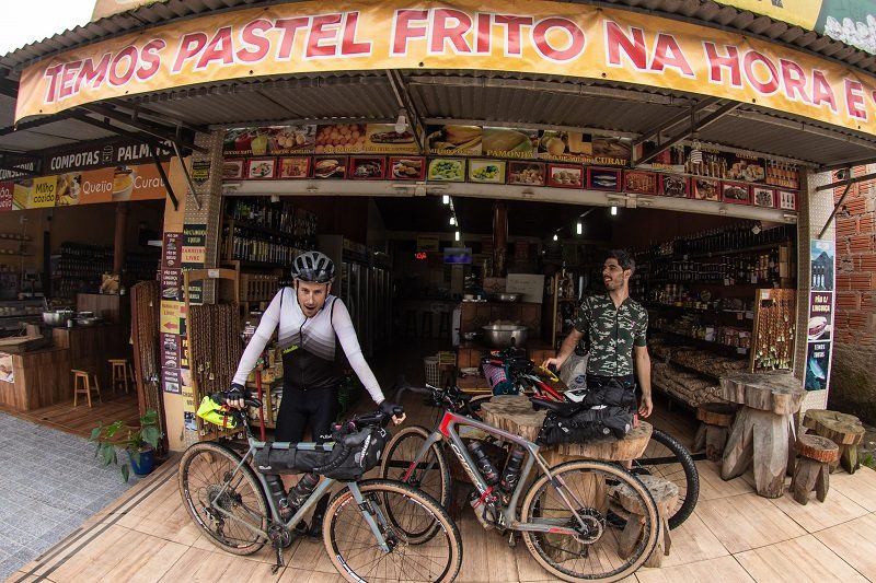 Les ultra-cyclistes (BikingMan) affrontent le Brésil 2