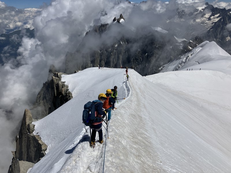 Chamonix - Mont Blanc, ascension vers les sommets heureux 3