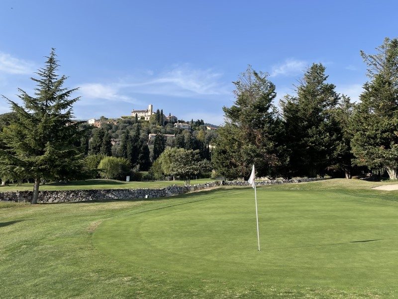 L’influenceur Arnaud Sérié à l’assaut des plus beaux golfs de la French Riviera 2