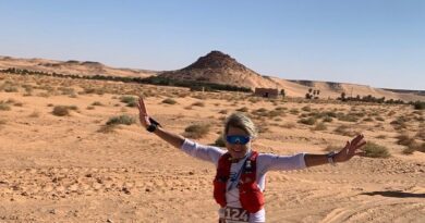 En Algérie, 60 coureurs affrontent 180 km de sables et de pierres 9