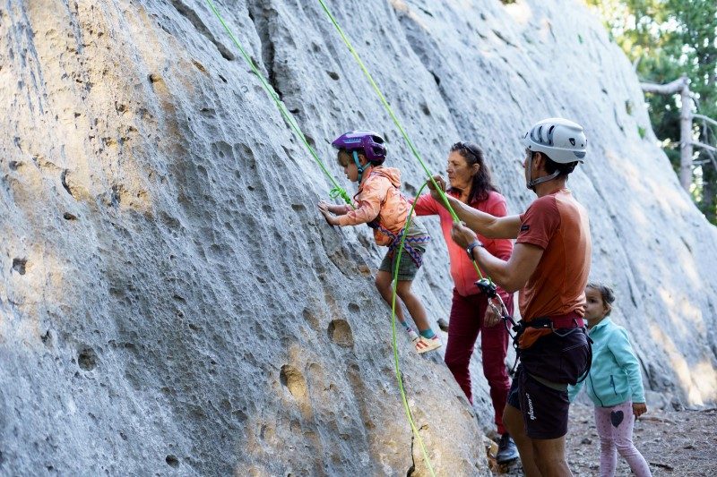 Grimper en famille sur la montagne de Céüse dans les Hautes-Alpes 2