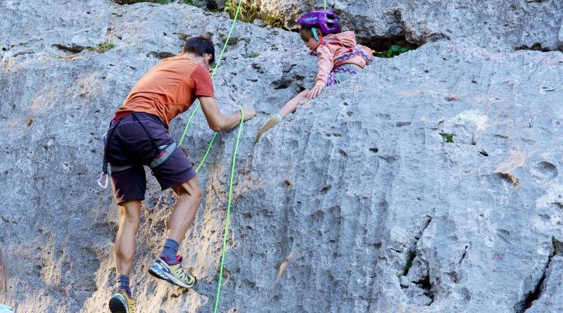 Grimper en famille sur la montagne de Céüse dans les Hautes-Alpes 1