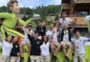 Des rires et des chants dans la caravane publicitaire de Logis Hôtels