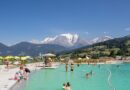 À Combloux, on profite des baignades dans une piscine naturelle avec vue sur le Mont-Blanc