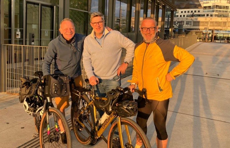 Trois amis, trois vélos, un défi : de Versailles à Saint-Malo via la Véloscénie 1 Trois amis, trois vélos, un défi : de Versailles à Saint-Malo via la Véloscénie 1