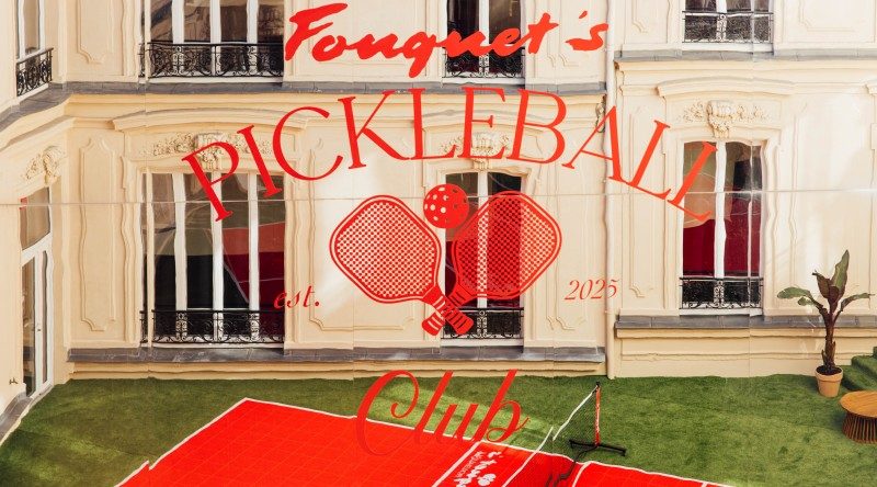Un terrain de pickleball éphémère s’installe au cœur de l’Hôtel Fouquet’s Paris