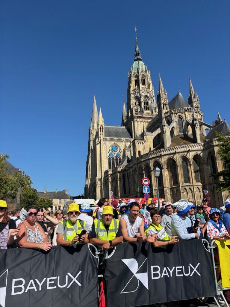 Tour de France : entre Bayeux et Vire à bord du poireau de chez E.Leclerc 2