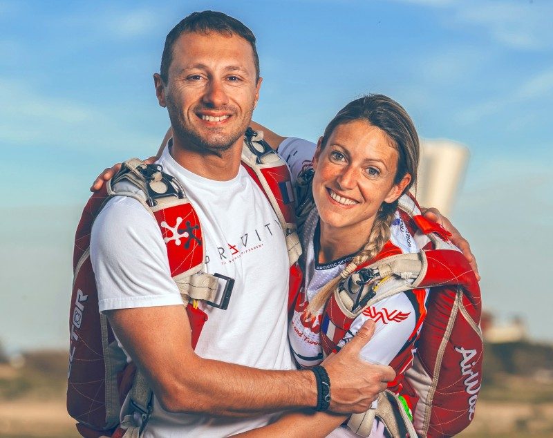 Chute libre et solidarité : 174 parachutistes battent un record mondial 2 Chute libre et solidarité : 174 parachutistes battent un record mondial 2