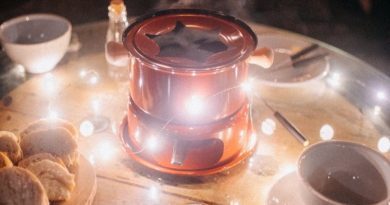 À Vars, on met les pieds dans la neige avant de les passer sous la table à la nuit tombée À Vars, on met les pieds dans la neige avant de les passer sous la table à la nuit tombée