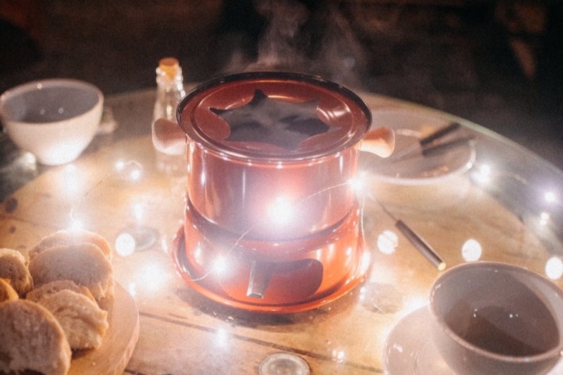 À Vars, on met les pieds dans la neige avant de les passer sous la table à la nuit tombée 1 À Vars, on met les pieds dans la neige avant de les passer sous la table à la nuit tombée 1