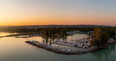 Cet été, la Hongrie se transforme en terrain de jeu pour les sports nautiques Cet été, la Hongrie se transforme en terrain de jeu pour les sports nautiques