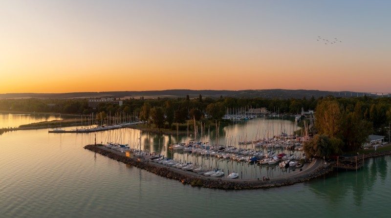 Cet été, la Hongrie se transforme en terrain de jeu pour les sports nautiques