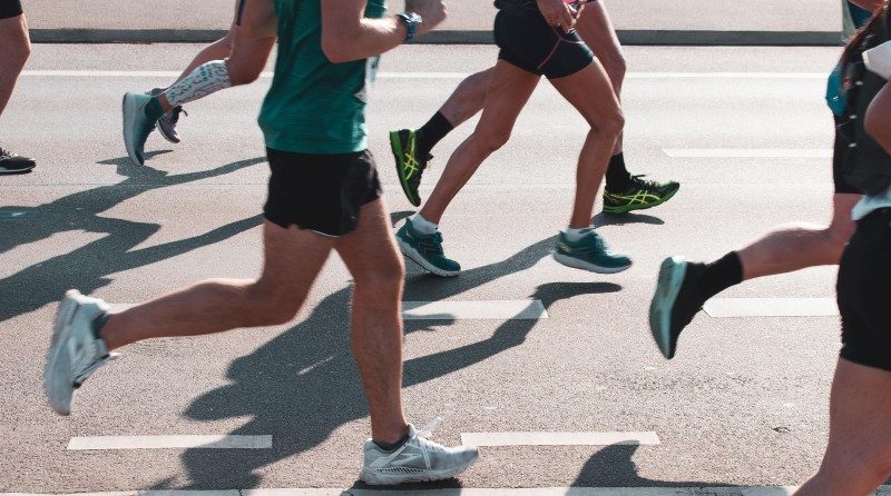 Voyager pour un marathon : 7 erreurs numériques à éviter à l’étranger